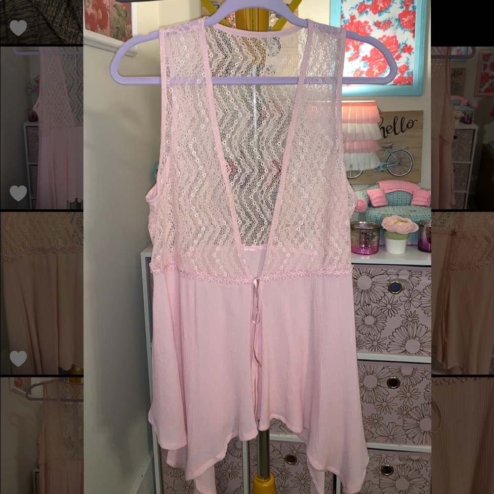💕SOLD💕Chic Pink Floral Lace Ruched Vest Medium
